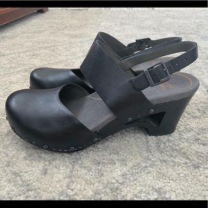 Black Dansko Thea Clogs 37 (NWOB)